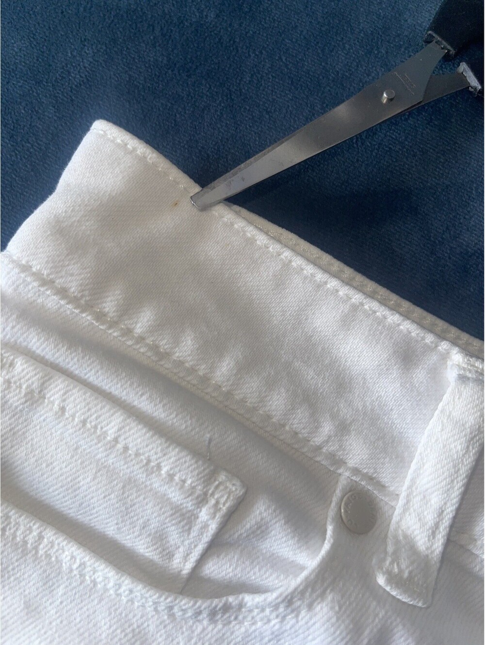 PAIGE White Jean Denim Skirt Button Zip Sz 30 Cotton Stretch Coastal Logo Flaw - Picture 8 of 14